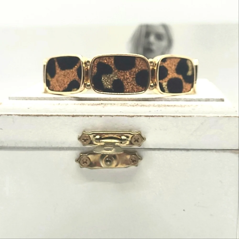 NWT Leopard Print Design Shimmer Gold Statement Bracelet